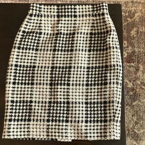 Escada Houndstooth skirt